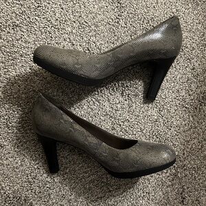 CLARKS COLLECTION Stone Python Pierre SNAKE PRINT Soft Cushion Leather Pump 7.5M